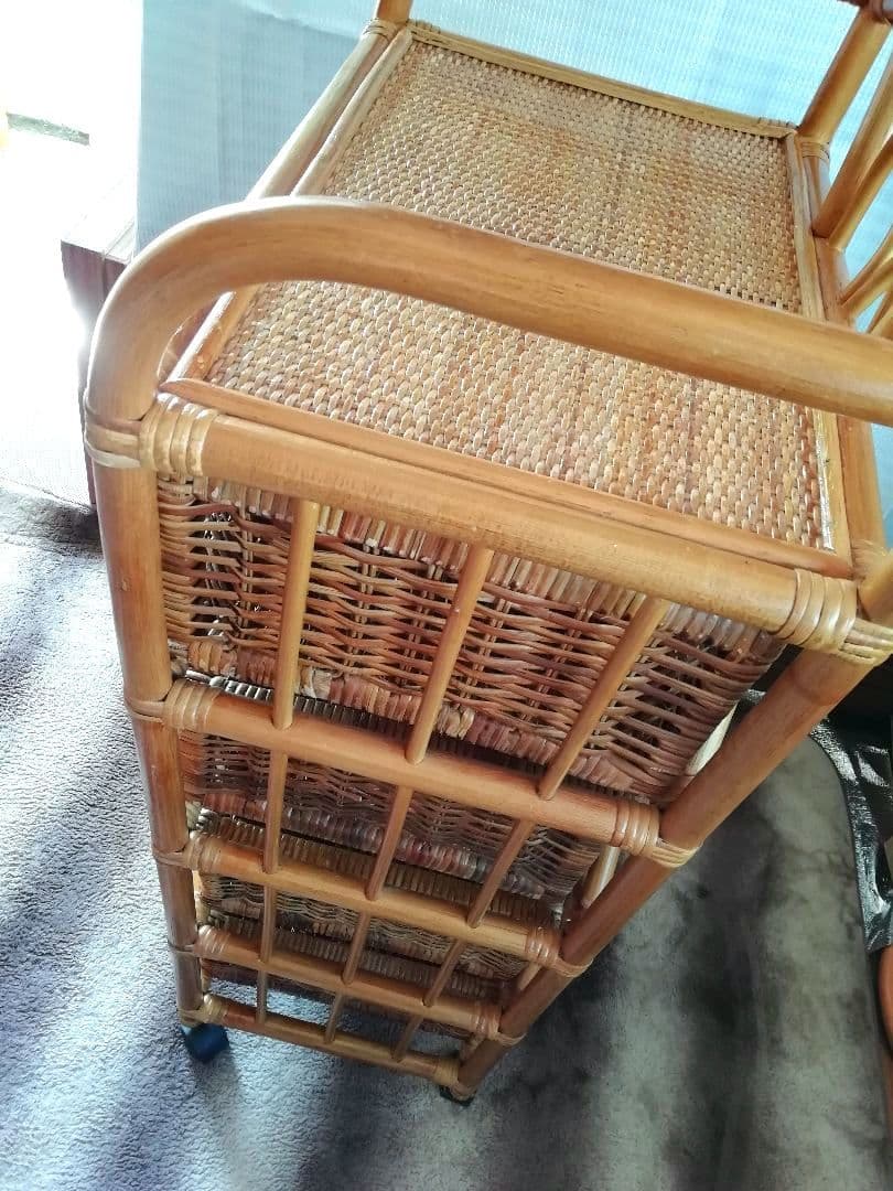 籐ラタン４段ラック、シェルフ、キャスター付
