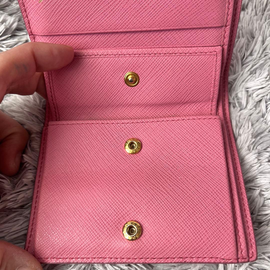PRADA✨シャイン　折り財布　サフィアーノ　大きめロゴ　ピンク　レディース