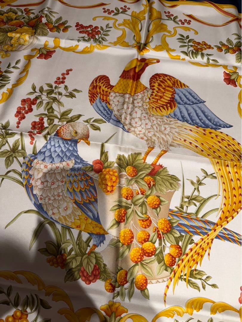 【新品未使用】Salvatore Ferragamo シルク100%スカーフ