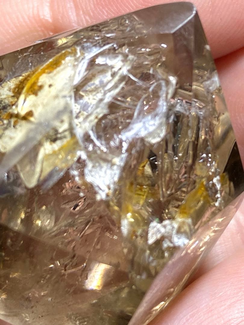 エレスチャル水入りスモーキークォーツ　虹入り　原石　天然石　置物