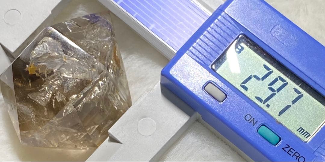 エレスチャル水入りスモーキークォーツ　虹入り　原石　天然石　置物