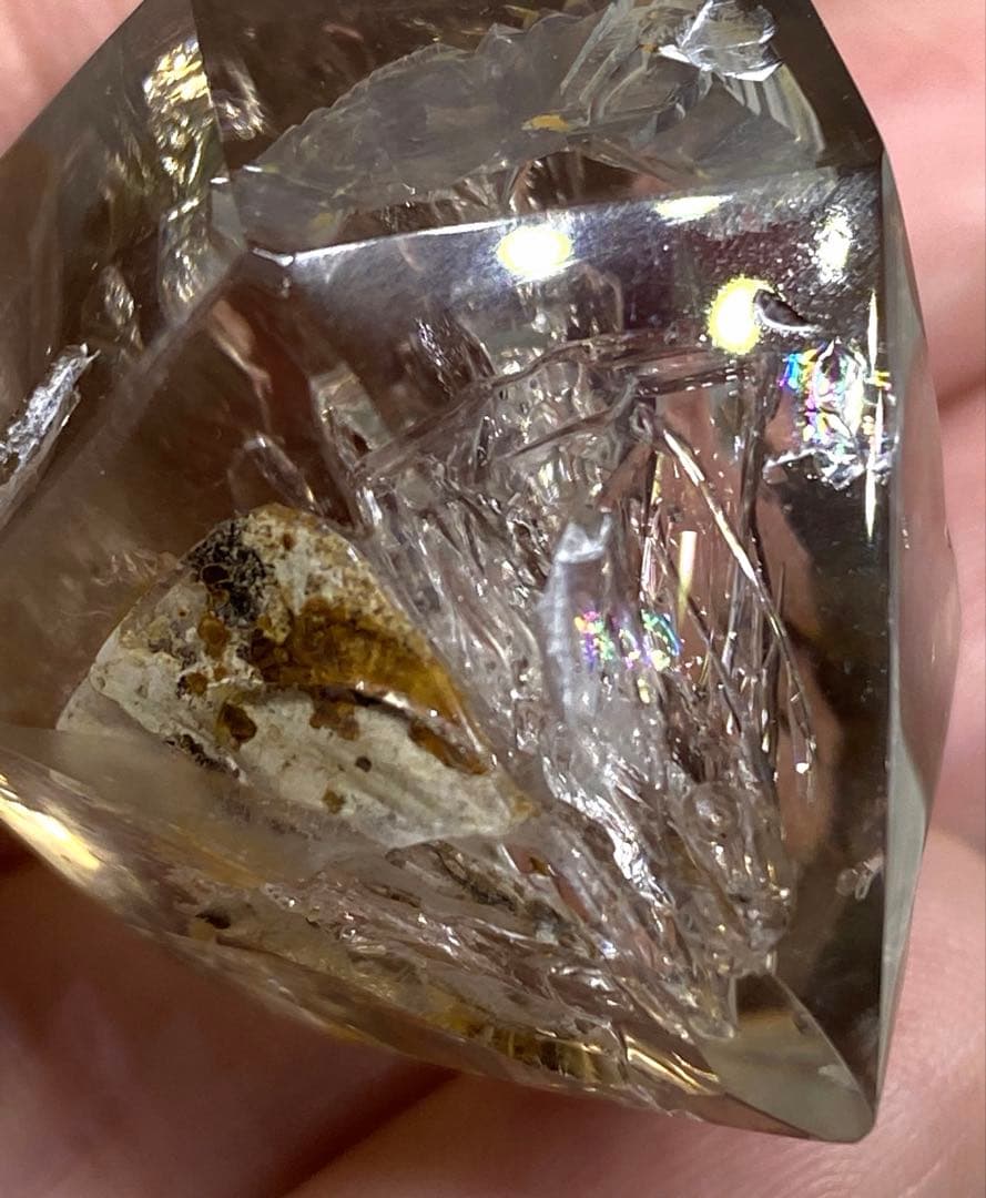 エレスチャル水入りスモーキークォーツ　虹入り　原石　天然石　置物