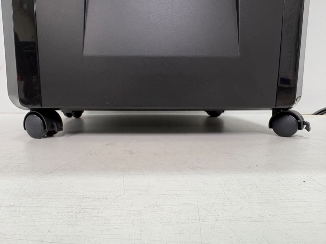 【美品】 Fellowes　シュレッダー　8枚細断　ディスク・カードも可　937