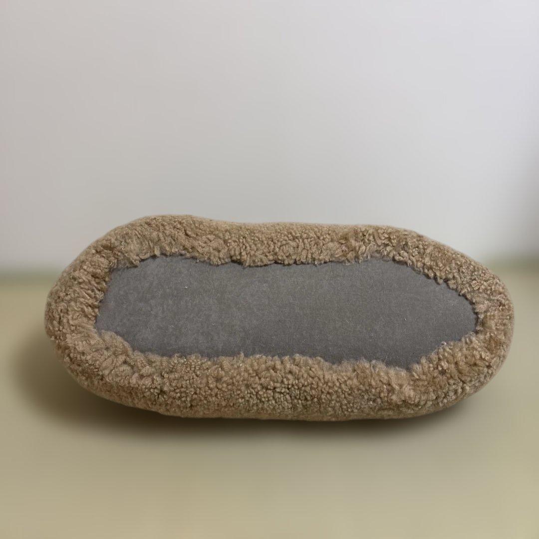 羊型抱き枕 ベージュ ロール型