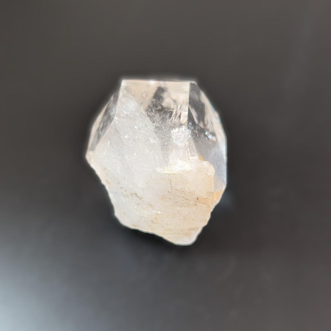 一点物 六角形の水晶ポイント原石 虹の光も顔を出す 神秘的エナジー 贈り物に