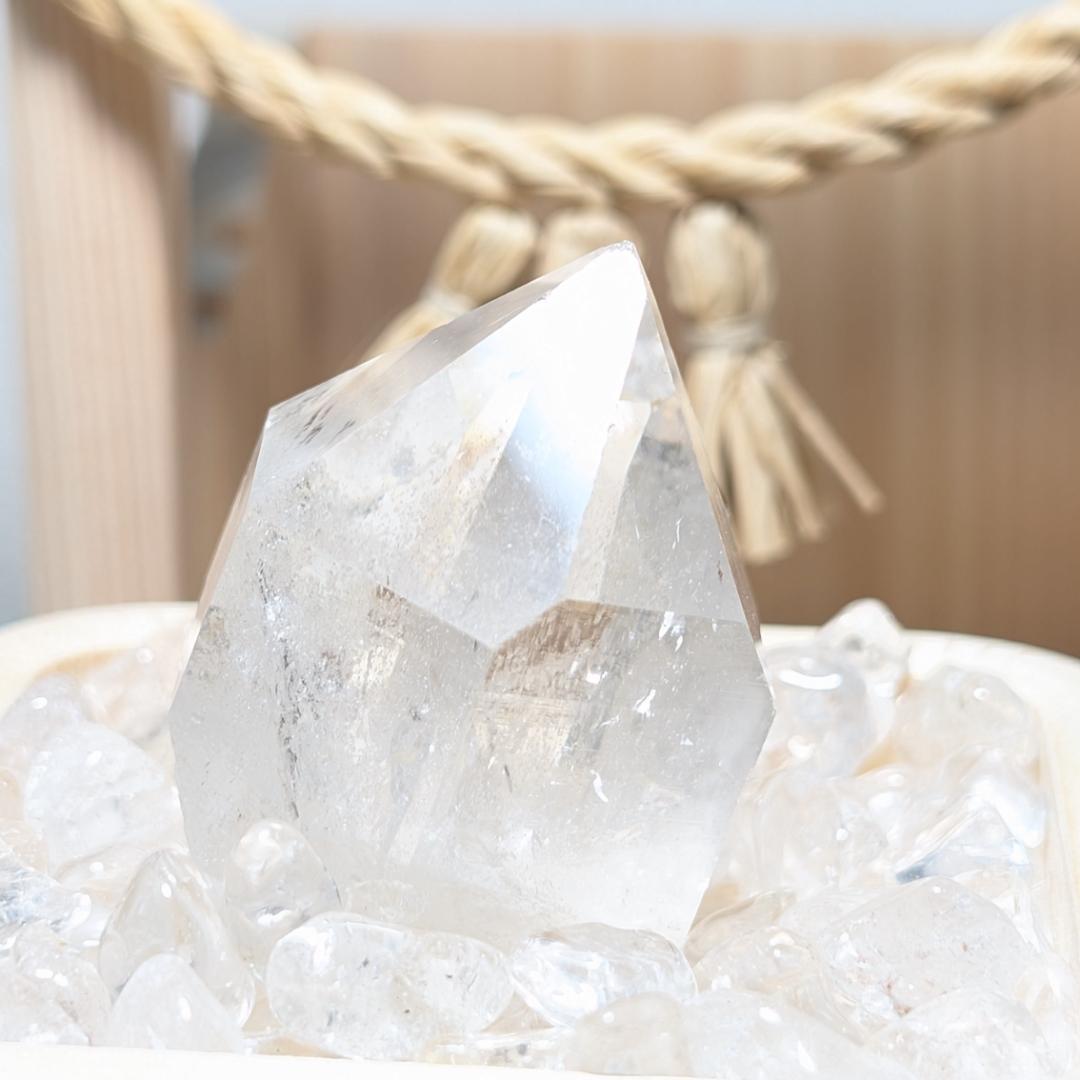 一点物 六角形の水晶ポイント原石 虹の光も顔を出す 神秘的エナジー 贈り物に