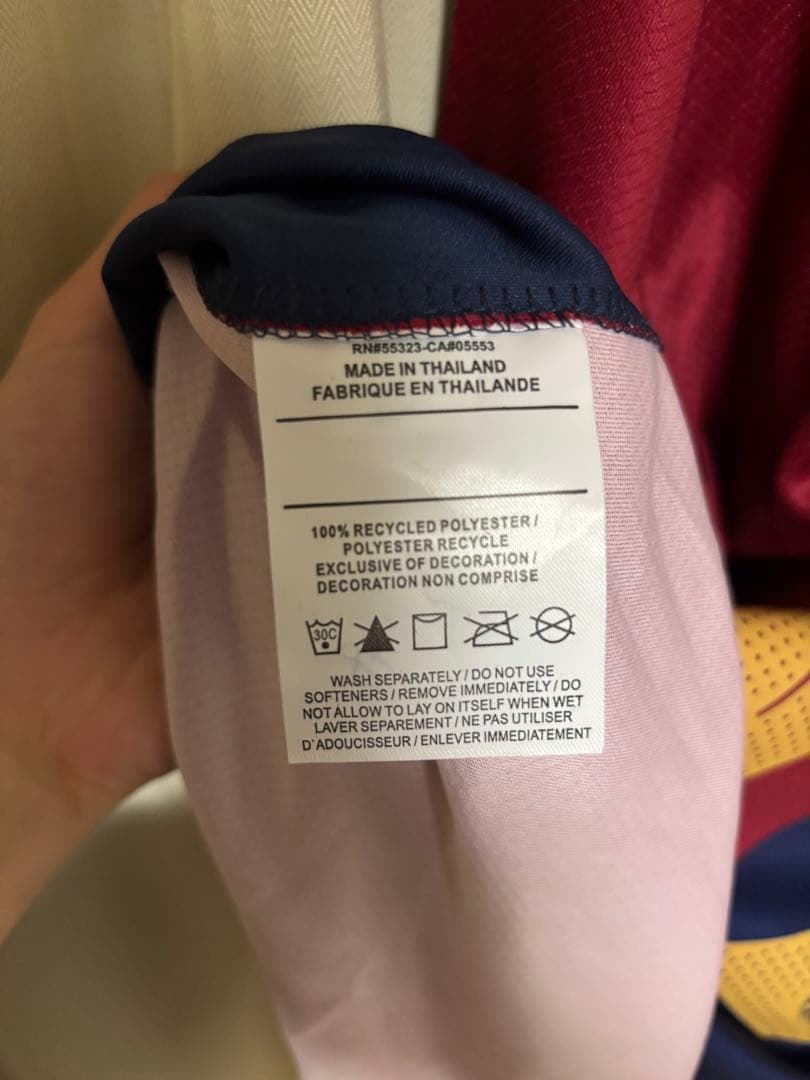 ラミンヤマル　バルセロナ　ユニフォーム