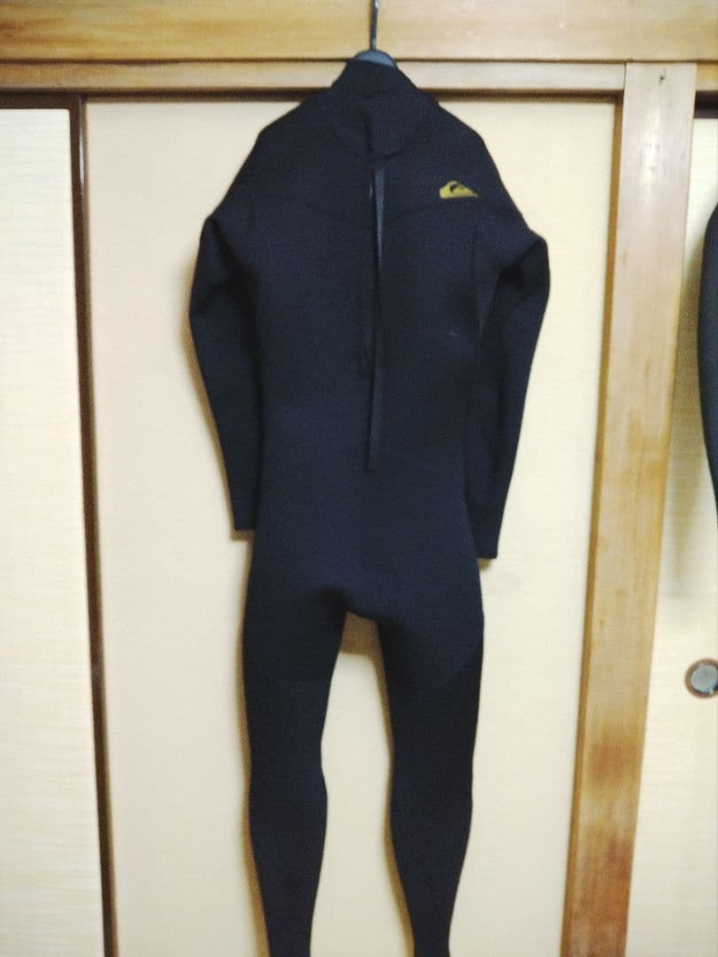 Quiksilver 2ミリフルスーツ黒 ロゴゴールド