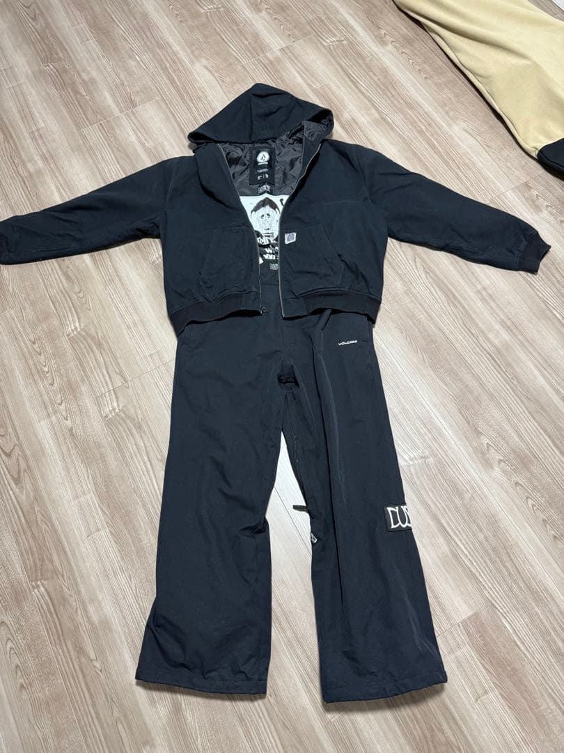 VOlCOM　スノボウェア　セットアップ