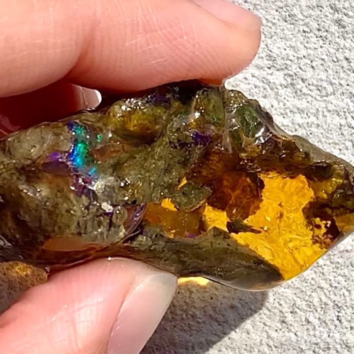 青い斑の浮かぶ魅力的なオレンジオパール74.5ct/ファイアオパール/鉱物標本