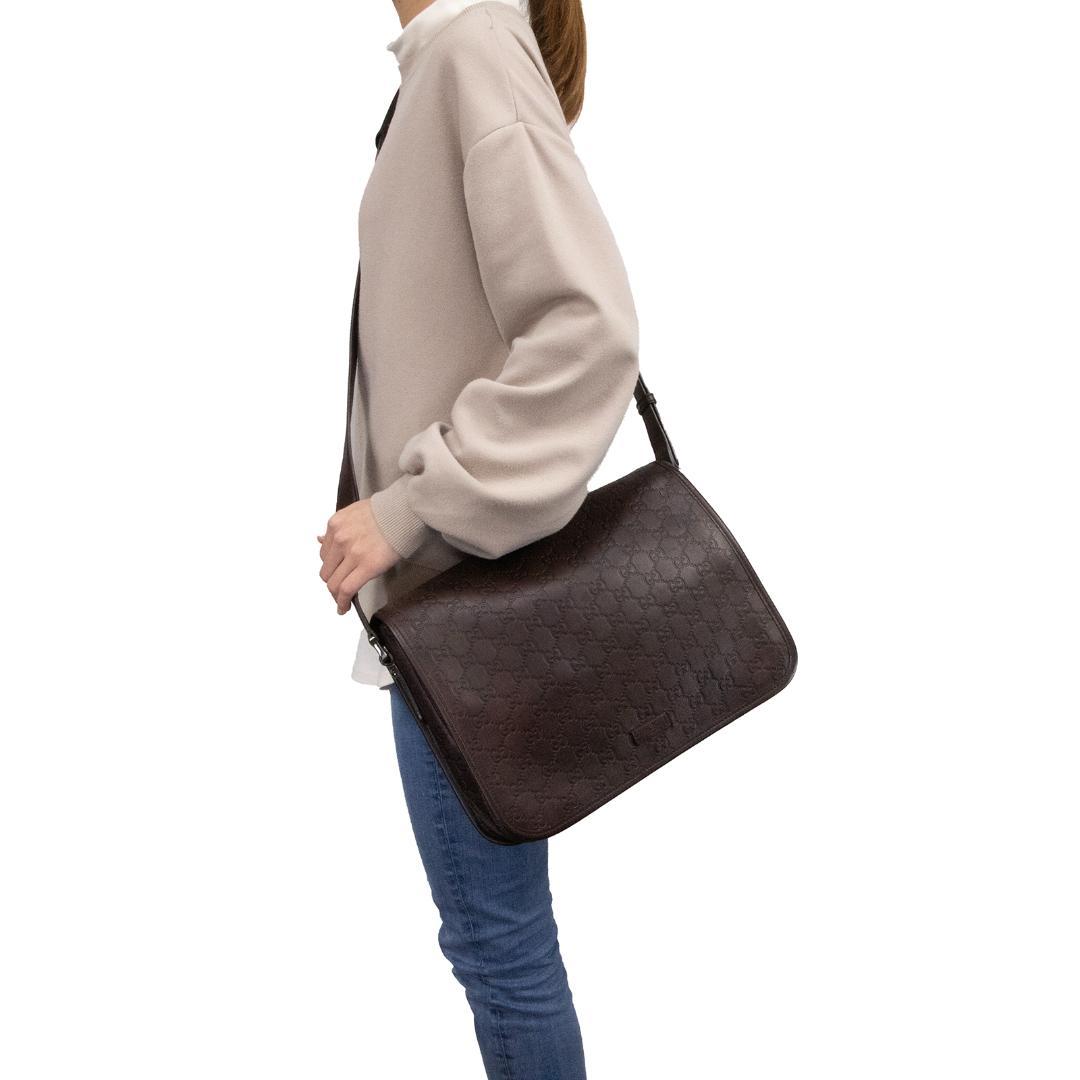 本物 グッチ メッセンジャーバッグ メンズ 茶色 肩掛け 斜め掛け GG 総柄