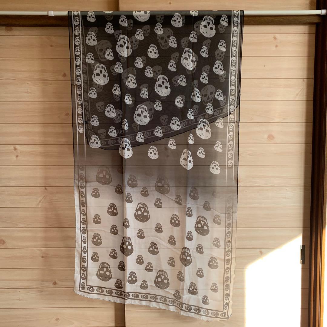 ☆ アレキサンダーマックイーンのスカル柄スカーフ（ストール）