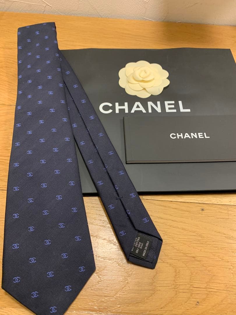 【極美品】CHANEL 現行モデル　ネクタイ ネイビー シャネルロゴパターン