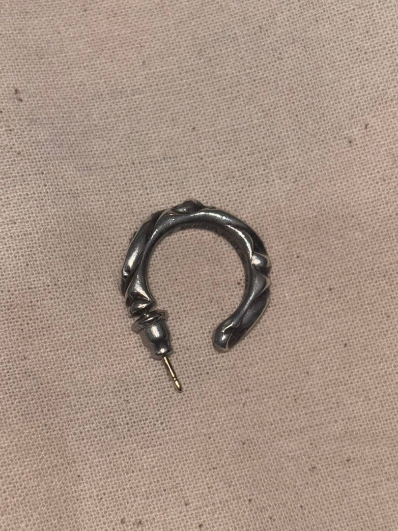 クロムハーツ スクロールフープピアス(片耳)