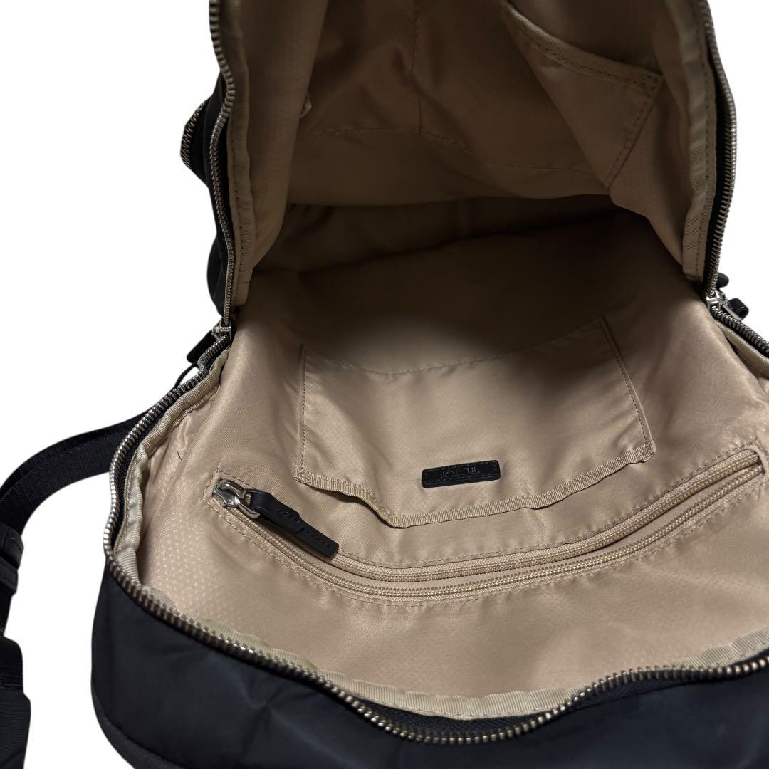 トゥミ　リュック　二室　前面ポケット　シルバー金具　ナイロン　ブラック