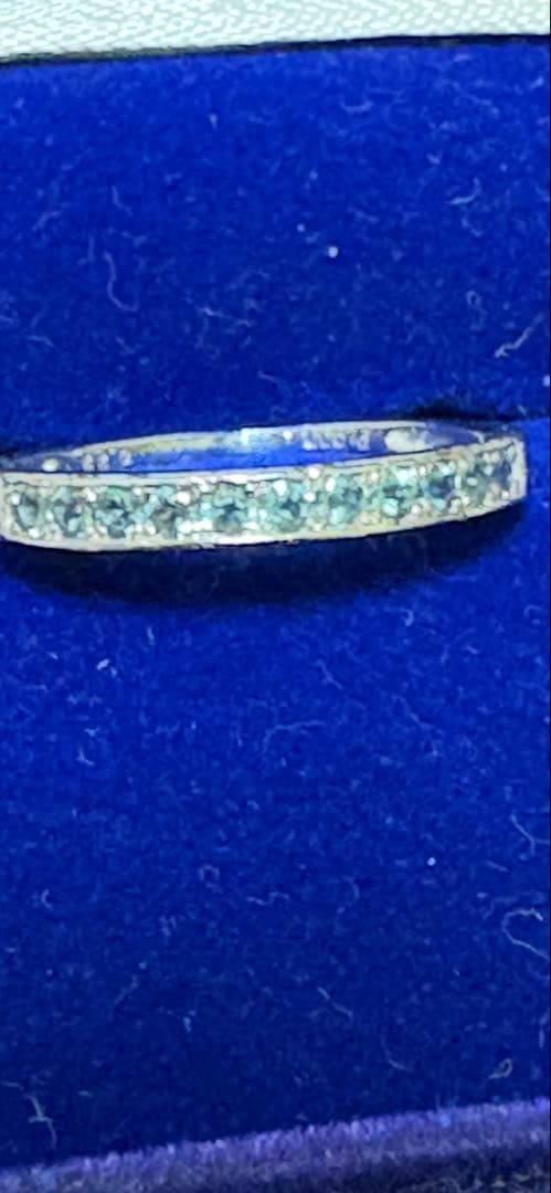 プラチナ グリーンストーンハーフエタニティリング