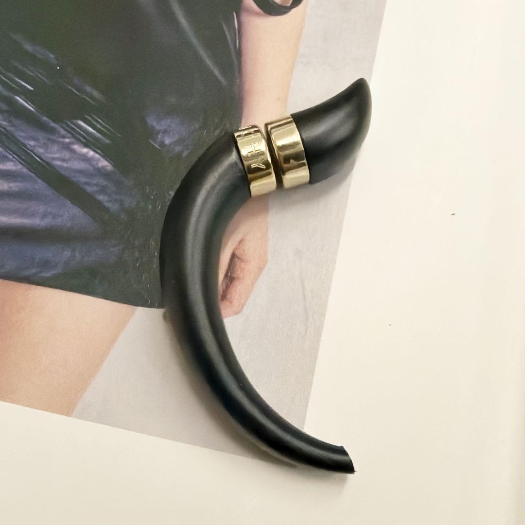 GIVENCHYジバンシィ バイ リカルド ティッシ　マグネットイヤリング