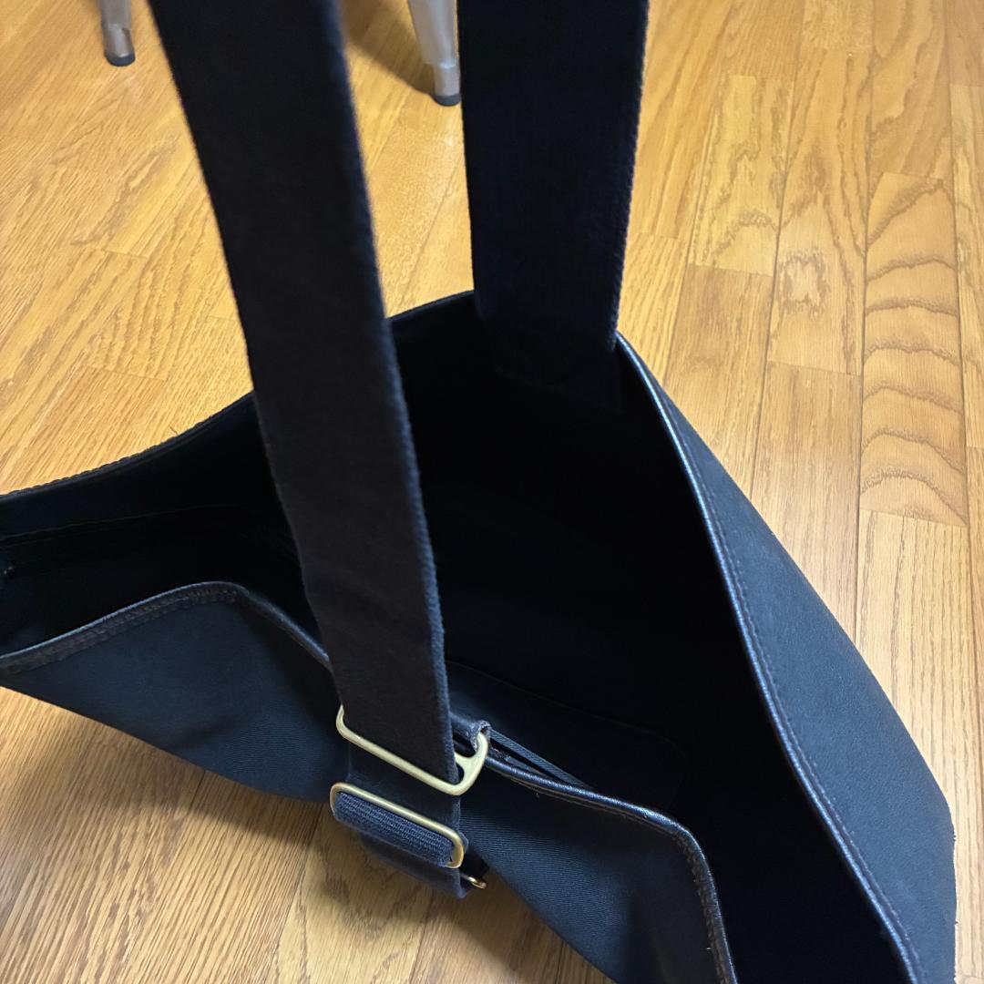 Brady ワンショルダーバック　taw