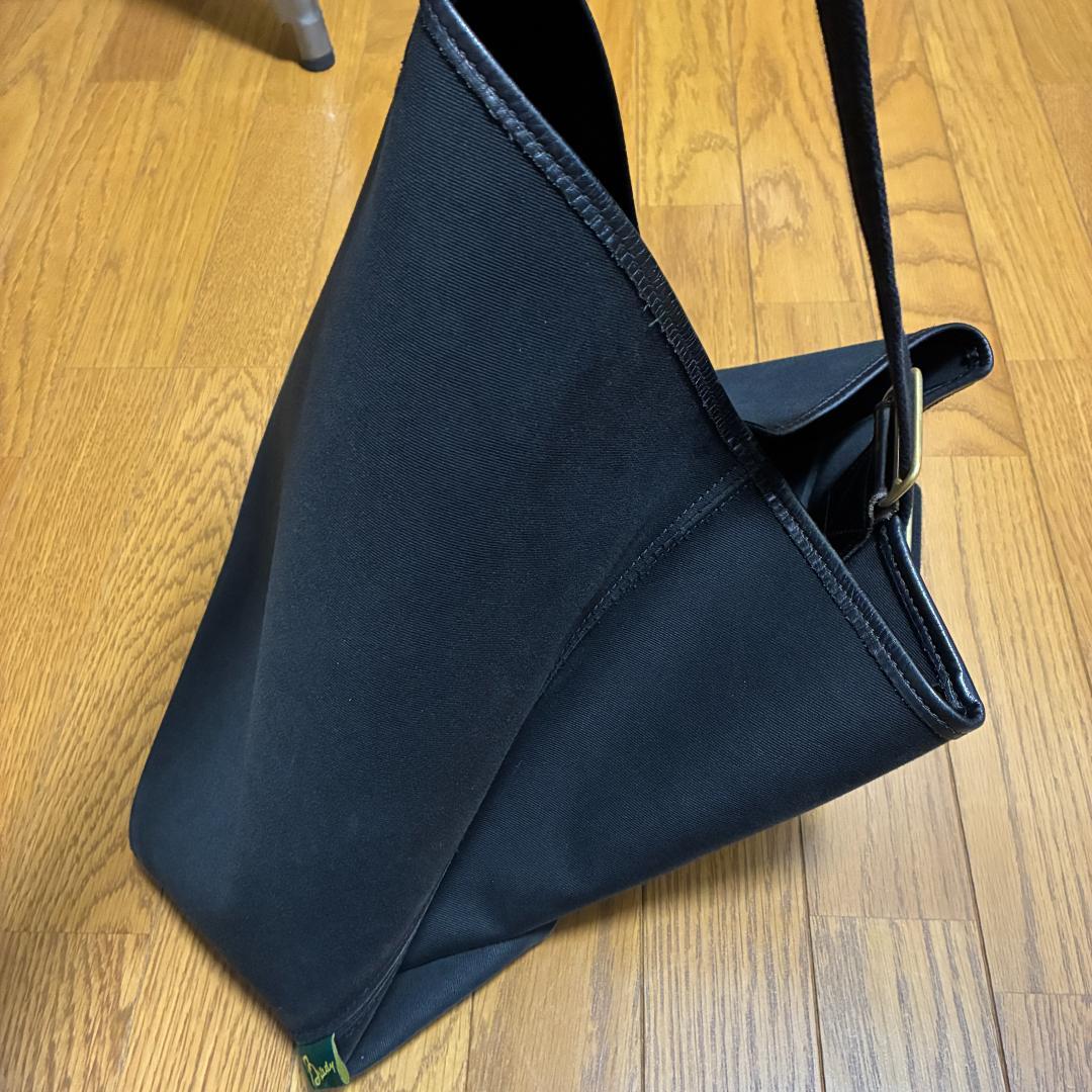 Brady ワンショルダーバック　taw