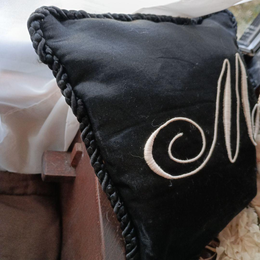 古い素材の小さめクッション　猫とモノグラム2ケセット