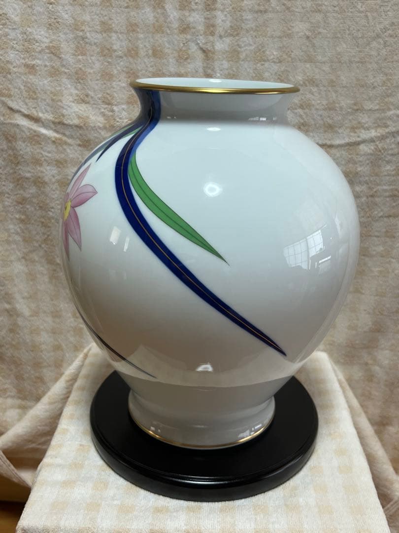 香蘭社　洋蘭　花瓶（専用木製花台付き）