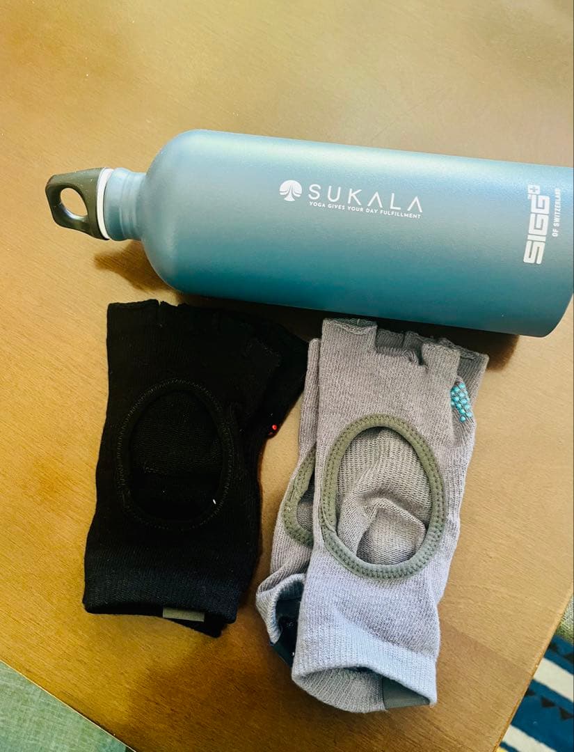 リントスル　ピラティス薄紫色 Vネック & 黒 ラウンドネック