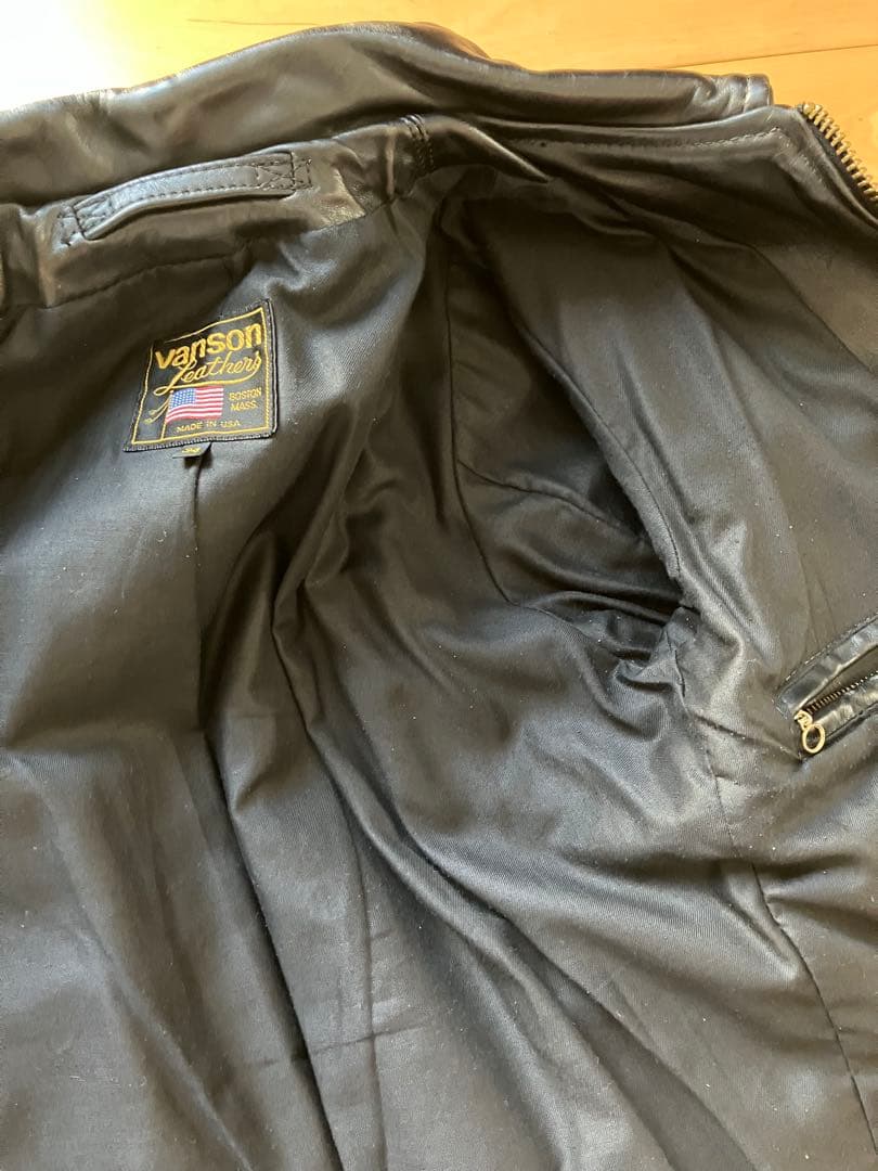 Vanson ENF 34 TALONジッパー使用