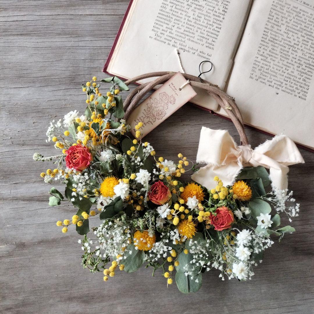 ビタミンカラーのハーフリース　ドライフラワーリース