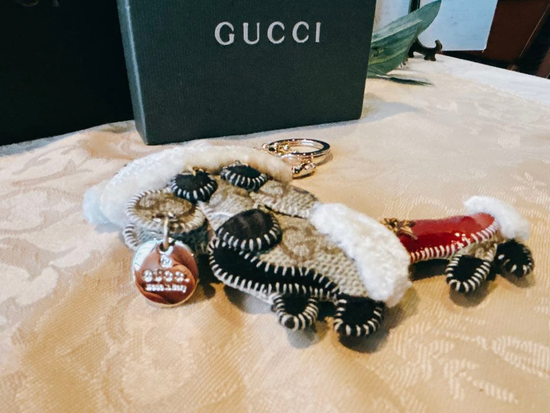 GUCCI キーホルダー　クリスマスバージョン　犬
