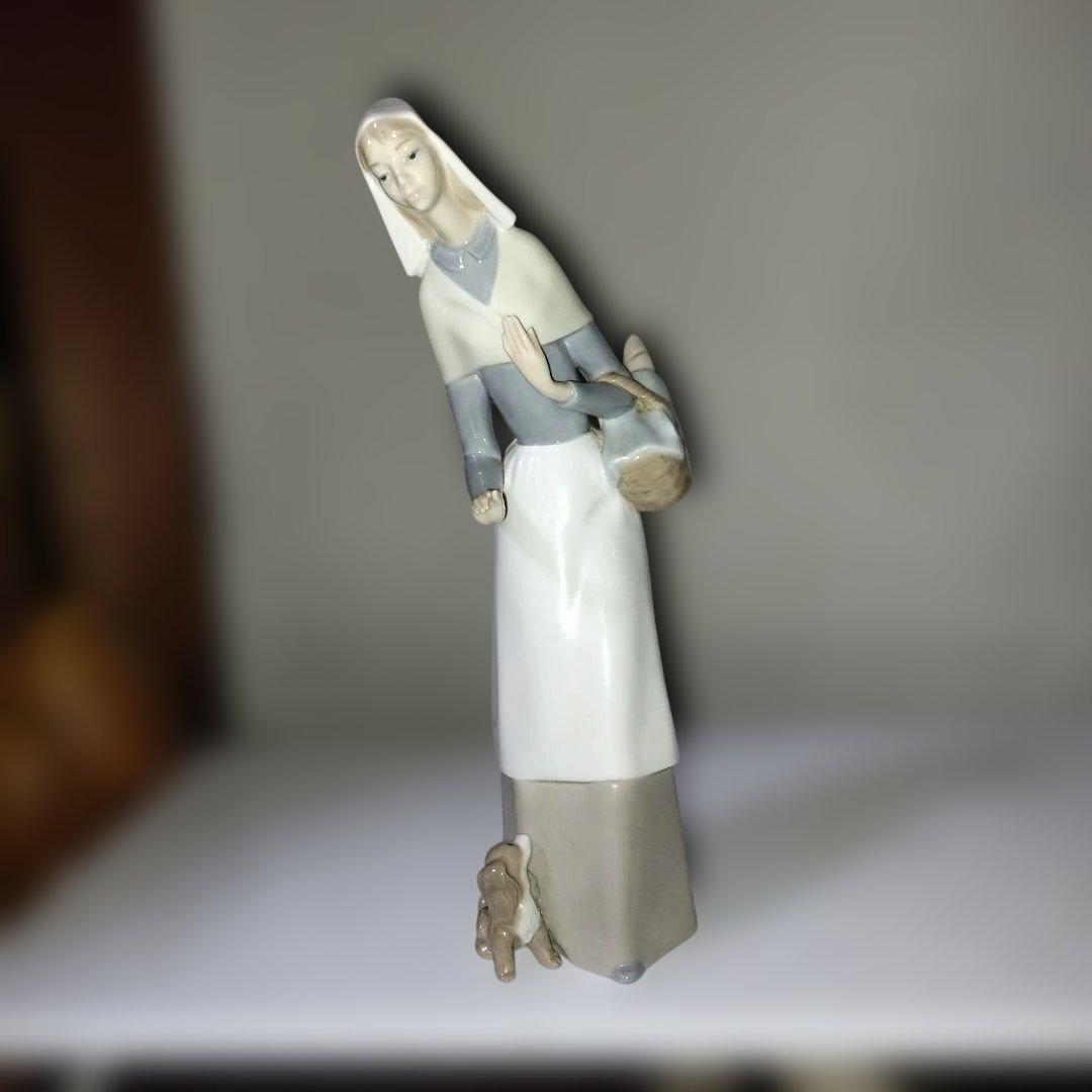 陶器製 女性像 バスケット付き