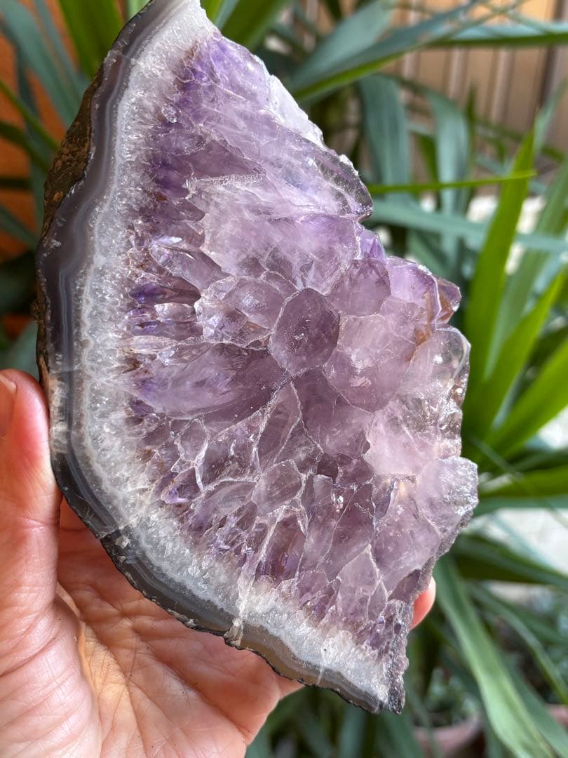 ウルグアイ産　極太ラベンダーアメジストスライス　872g 台座付き　ワイルド