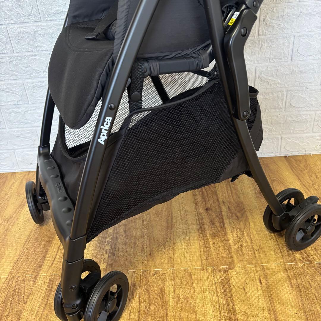 美品　アップリカ　マジカルエアーAG 軽量B型　折りたたみ式　人気カラー