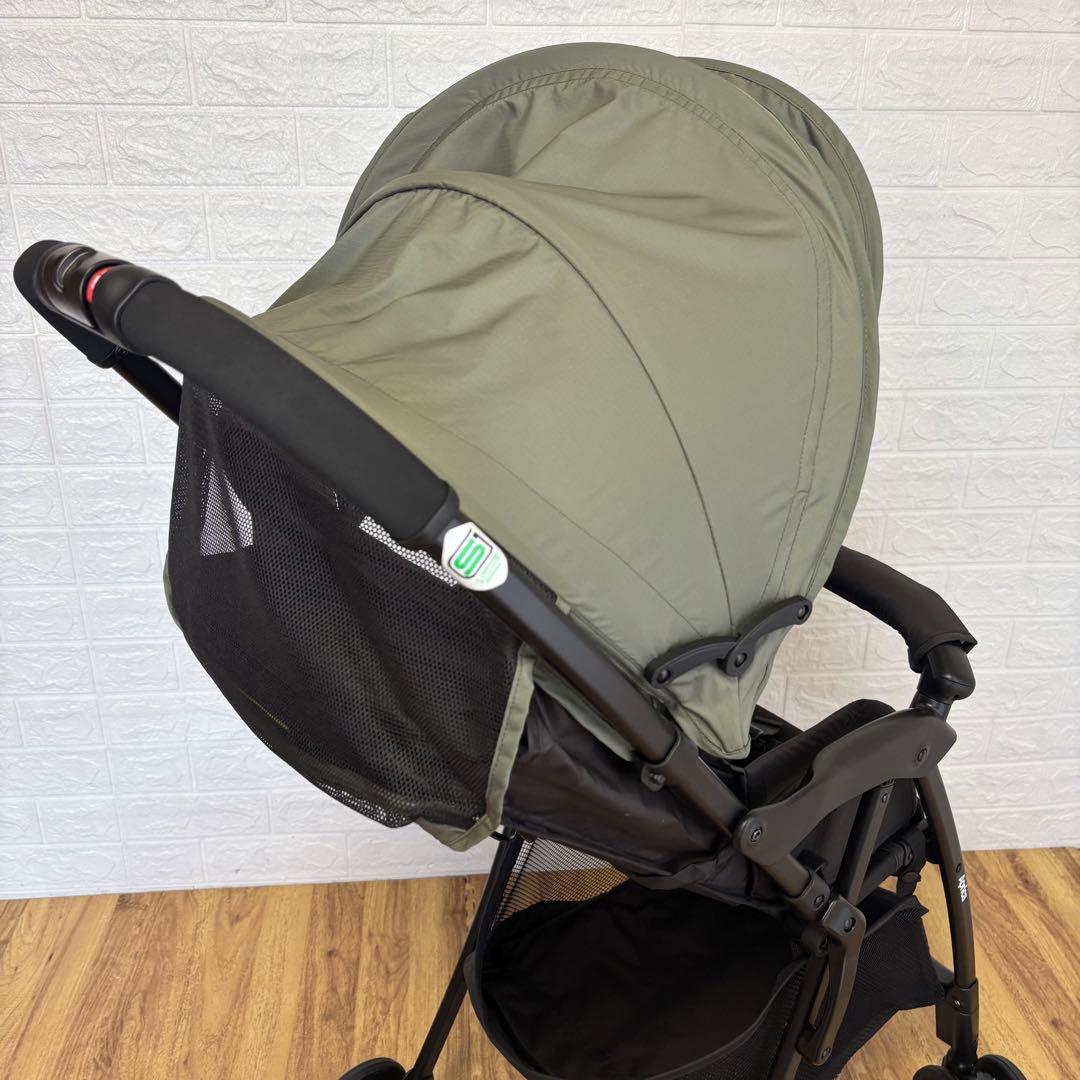 美品　アップリカ　マジカルエアーAG 軽量B型　折りたたみ式　人気カラー