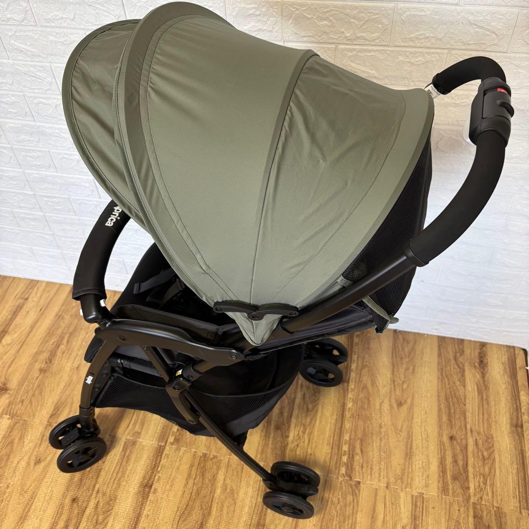 美品　アップリカ　マジカルエアーAG 軽量B型　折りたたみ式　人気カラー