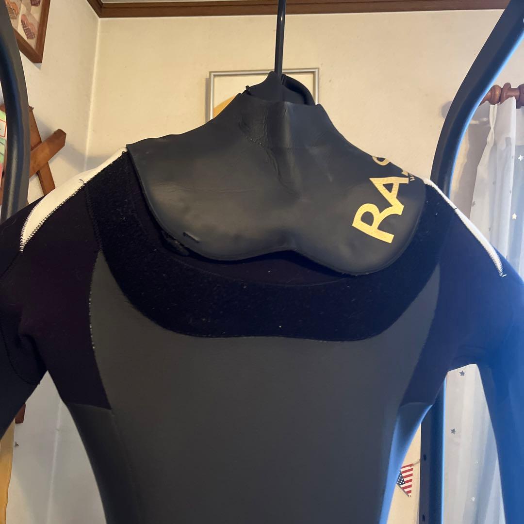 ラッシュ　ウェットスーツ