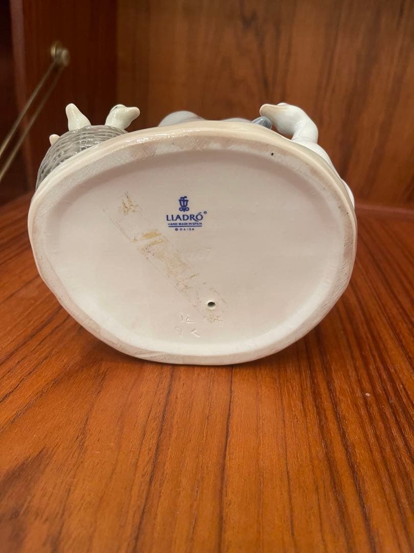 LLADRO リヤドロ　アヒルと少女