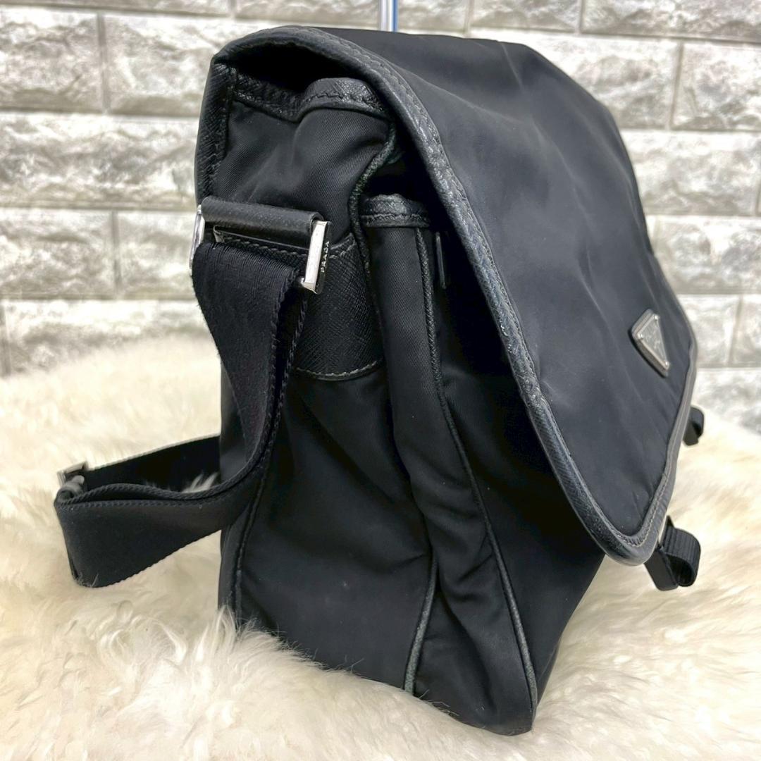 PRADA　プラダ　ナイロン　メッセンジャーバック　ロゴプレート　ブラック