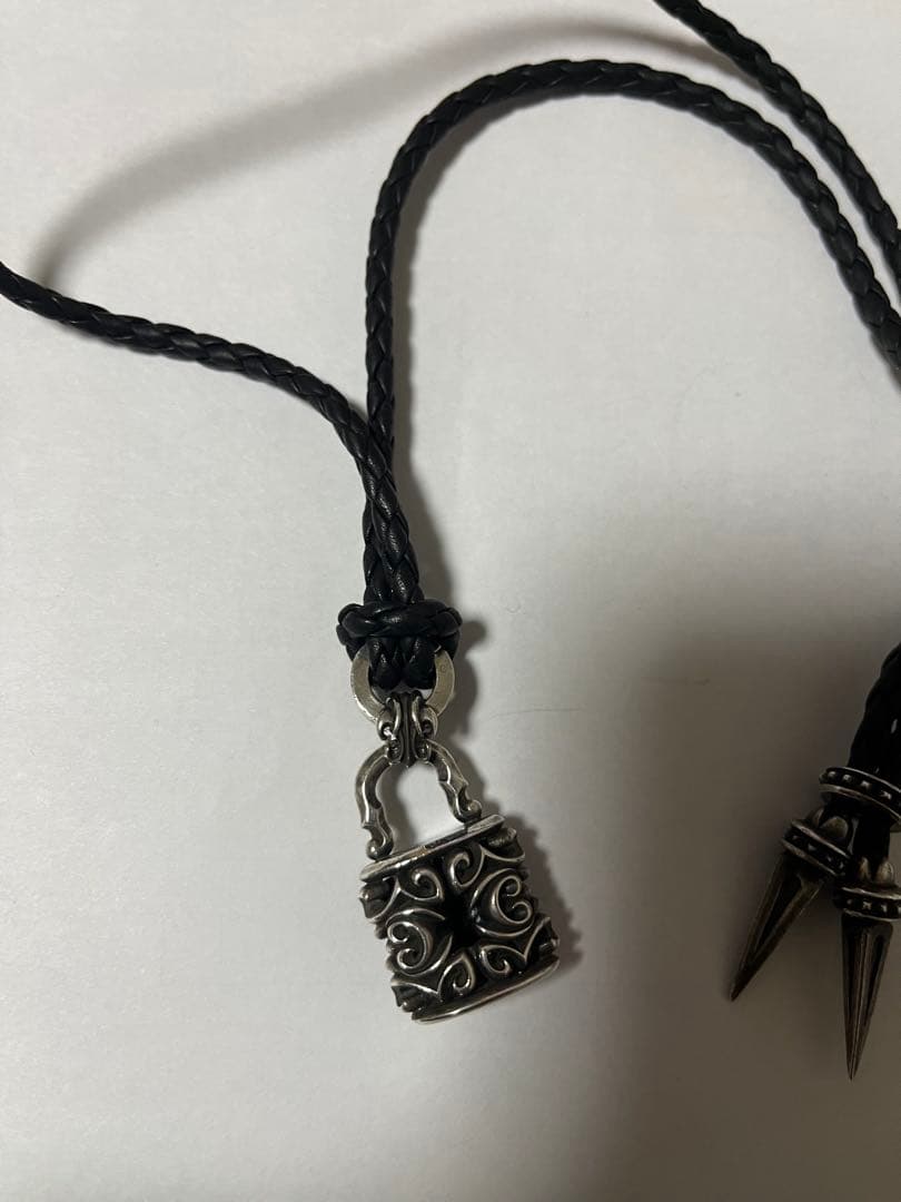 s　ディールデザイン ペルソナパドロック ペンダント 本革チョーカー