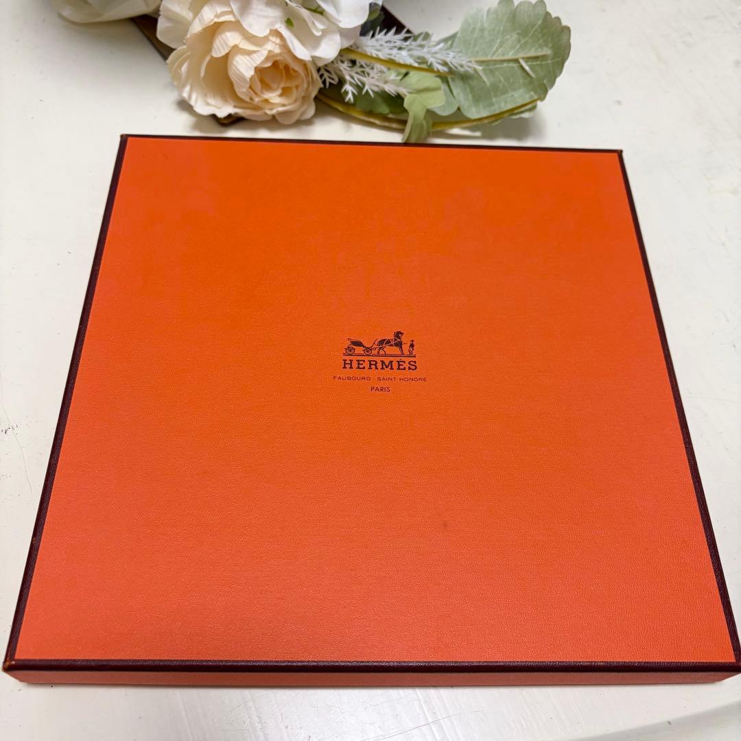 HERMES エルメス スカーフ カレ90 時の仕掛け