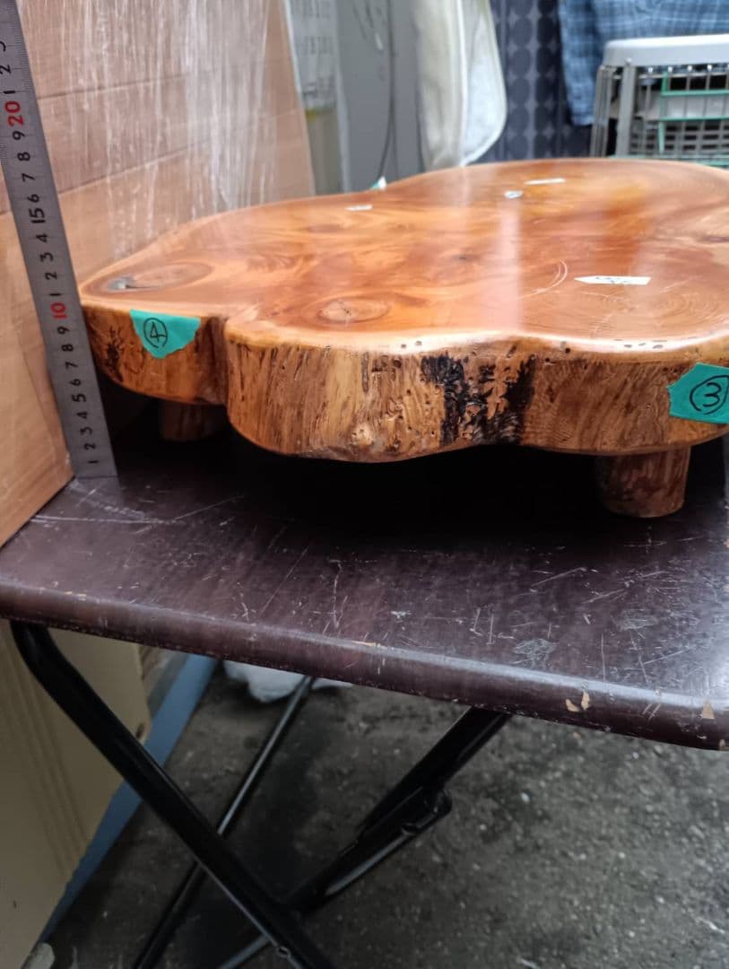 無垢材 自然な形状の座卓