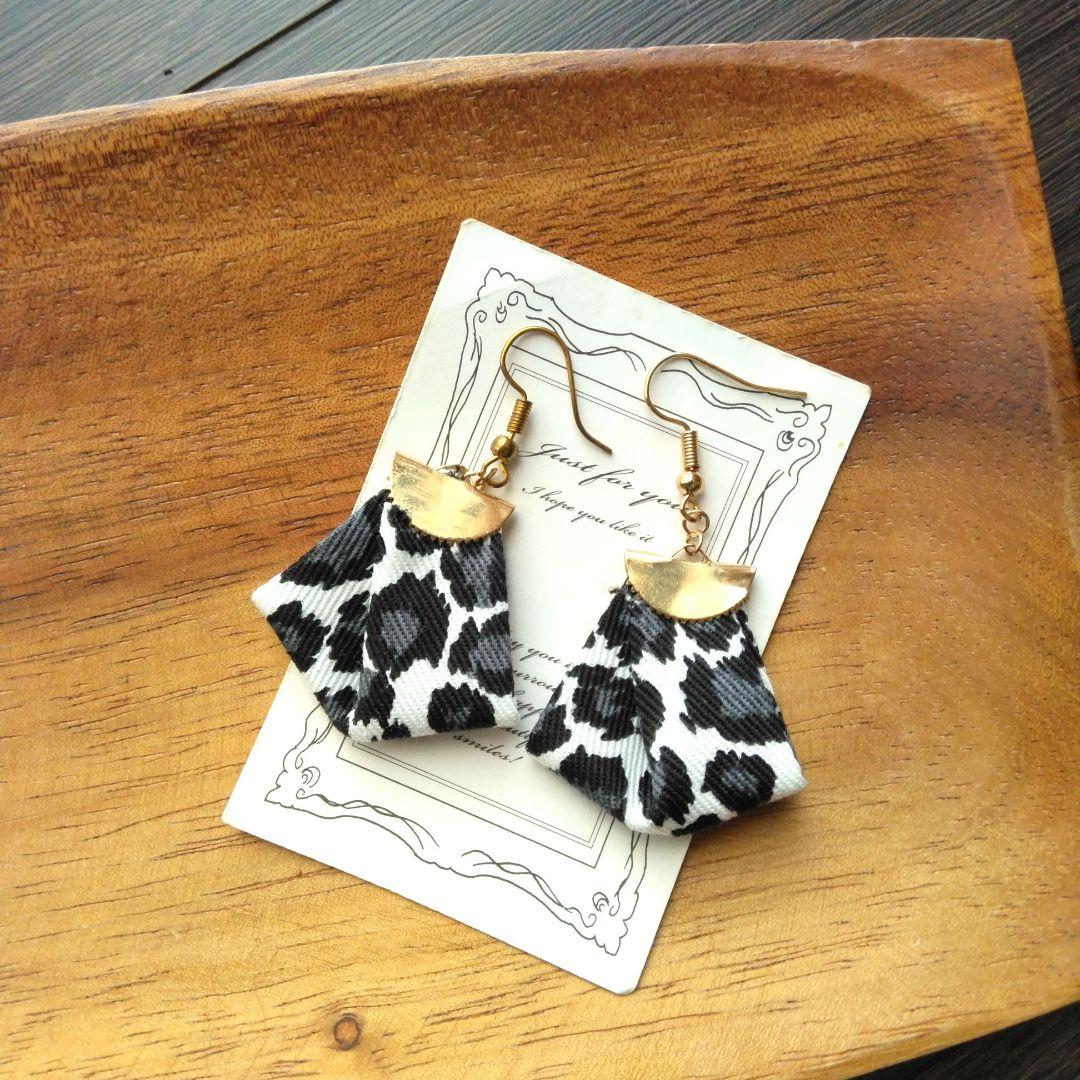 再販26　レオパード　タッセル　リボン　ヒョウ柄　グレー　ピアス　イヤリング