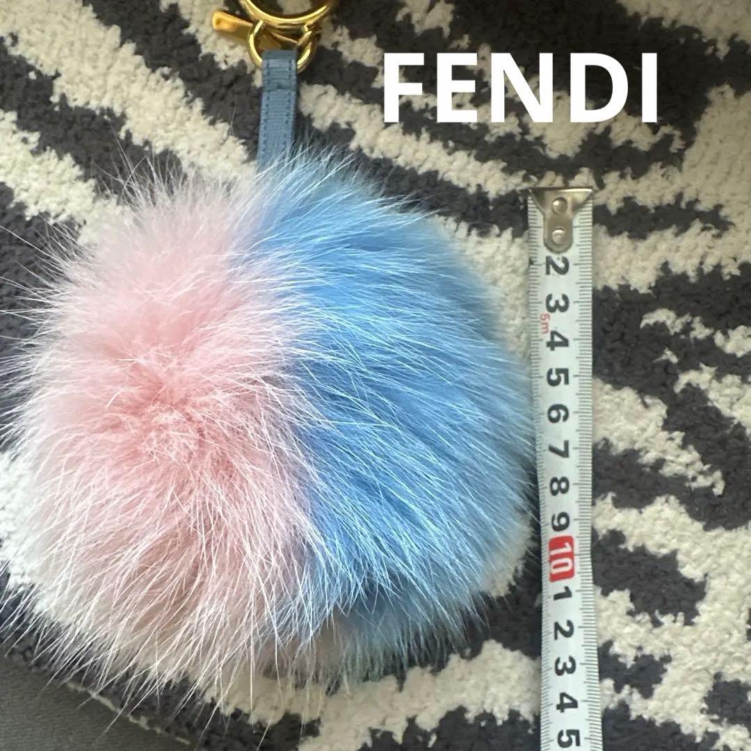 FENDI ストラップ　キーホルダー　モコモコ　ポンポンチャーム　ファー