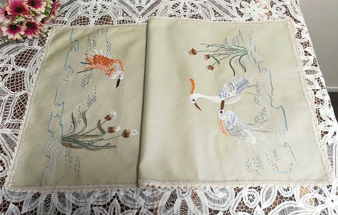ハンドメイド アオサギ 手刺繍 手編みレース縁取り テーブルセンター