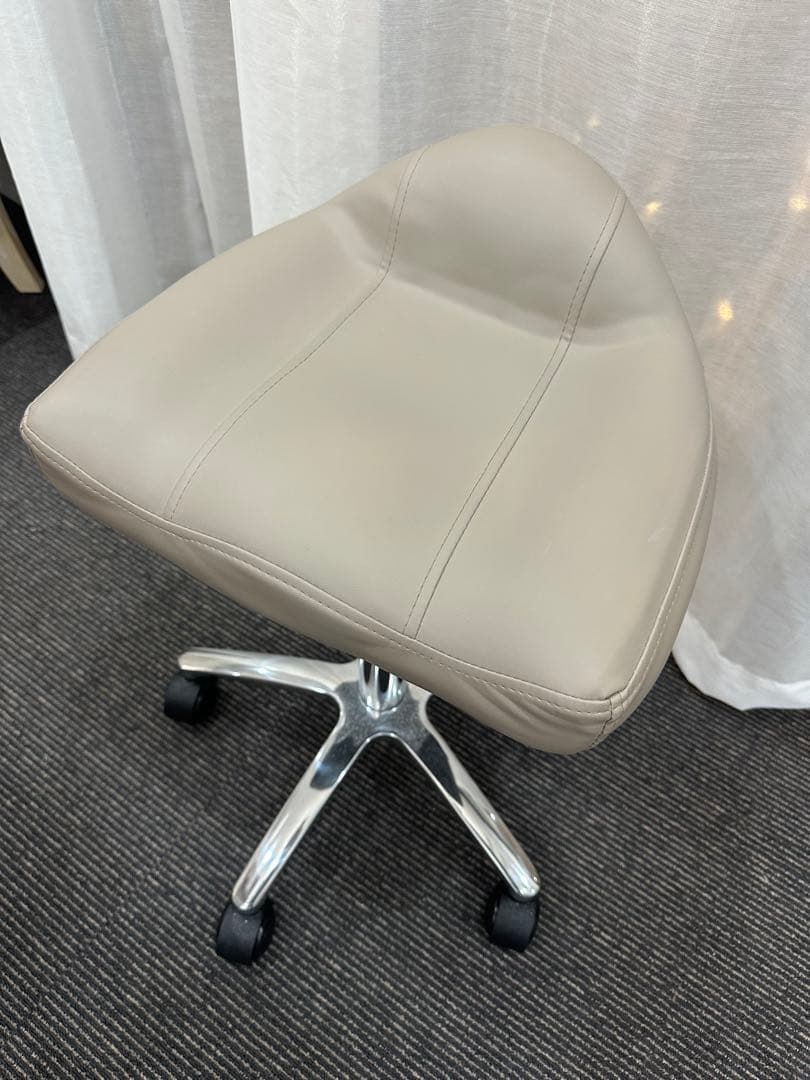 GANA スツール カルマース　骨盤矯正チェア