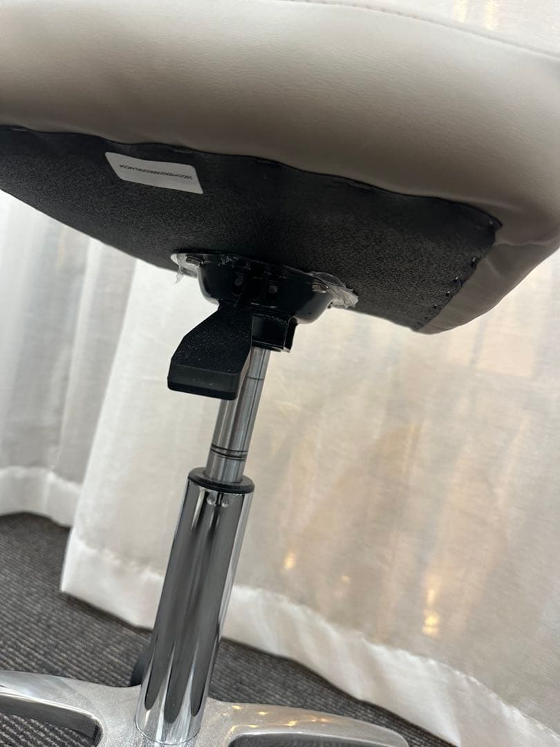 GANA スツール カルマース　骨盤矯正チェア