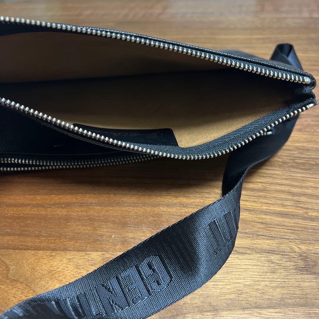 ブラックメッセンジャーバッグ