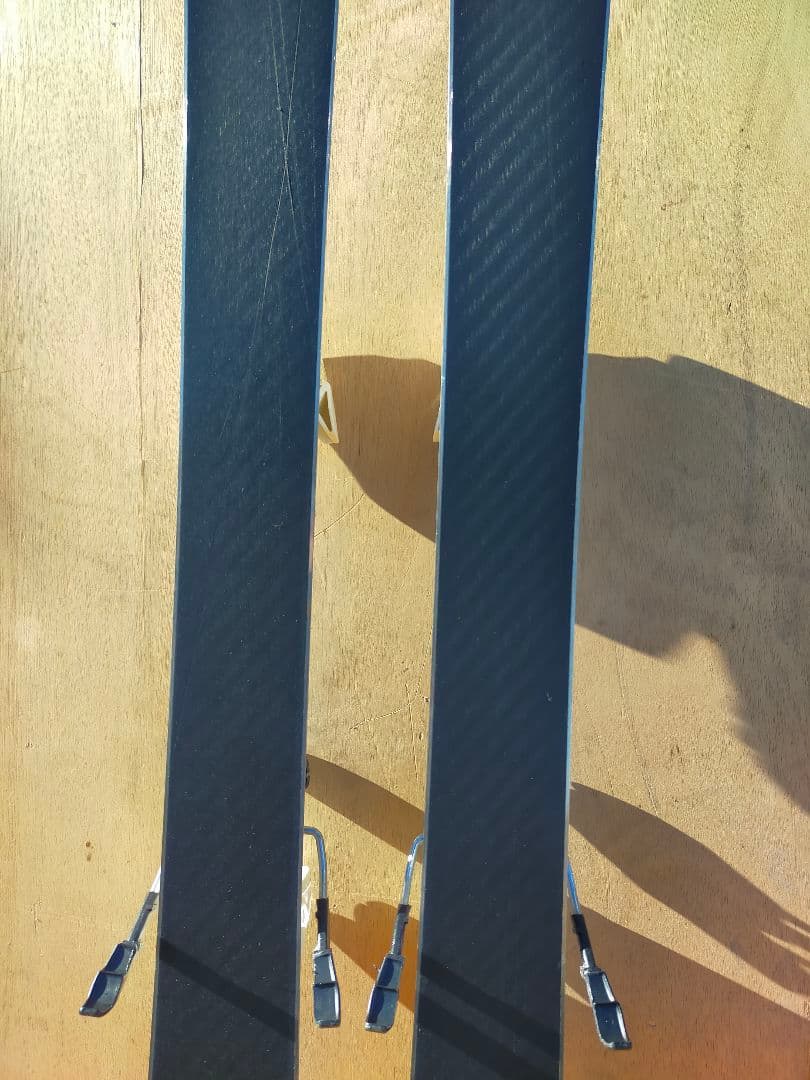 Volkl フォルクル　Progressive Edge スキーバインディング付