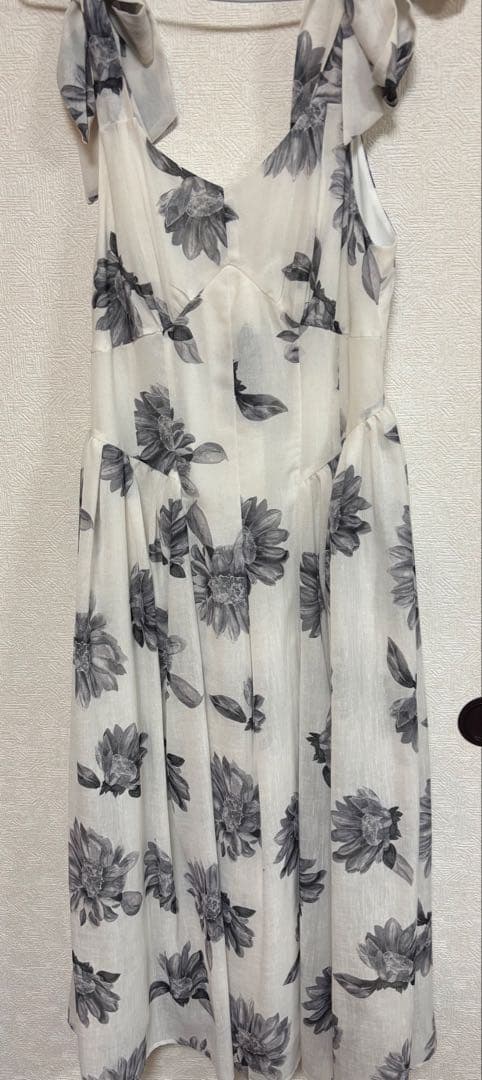 ワンピース herlipto SunflowerPrinted Midi Dress