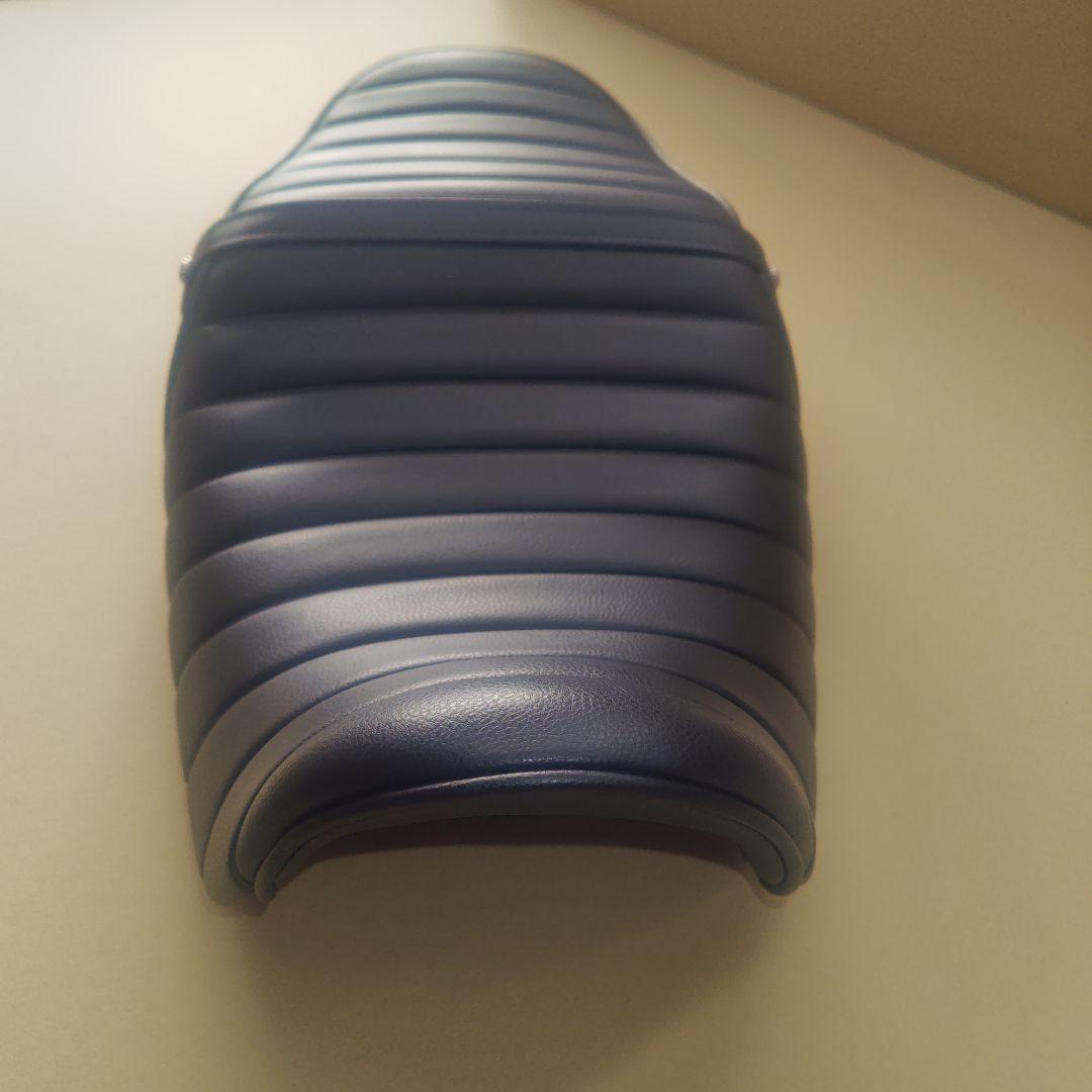 ARCHI　Z900RS用タックロールシート 黒　スタッツ付き