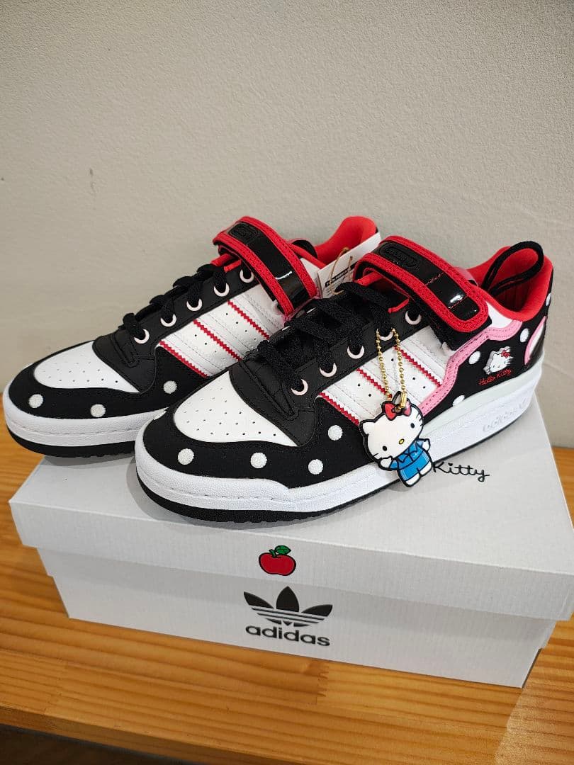 【新品未使用】adidas ハローキティ フォーラムロー GW7167 24cm